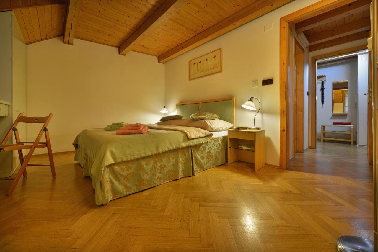 Old Town Apartments Tyn Прага Екстер'єр фото