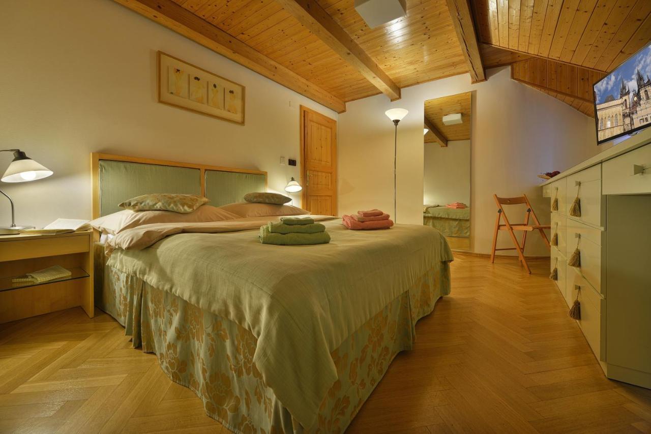 Old Town Apartments Tyn Прага Екстер'єр фото